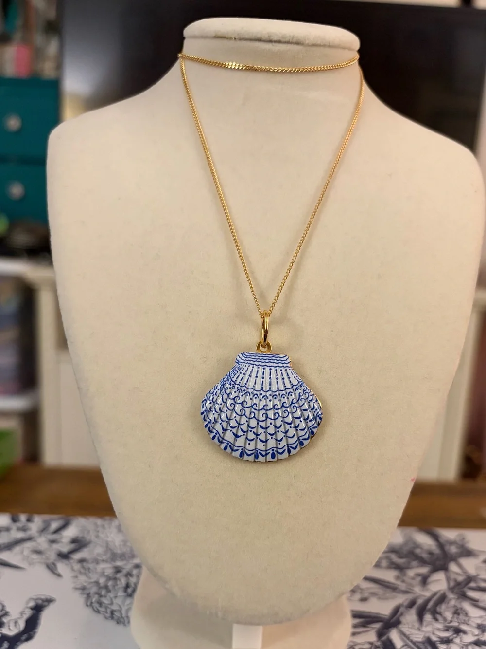 💙🤍🐚Blue & White Porcelain Seashell Statement Necklace. available in 16,18,20 in